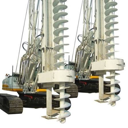 CFA piling rig with continuous flight augers
